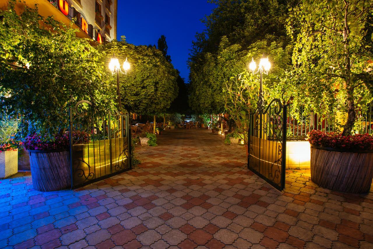 Hotel Central Sala Bagian luar foto